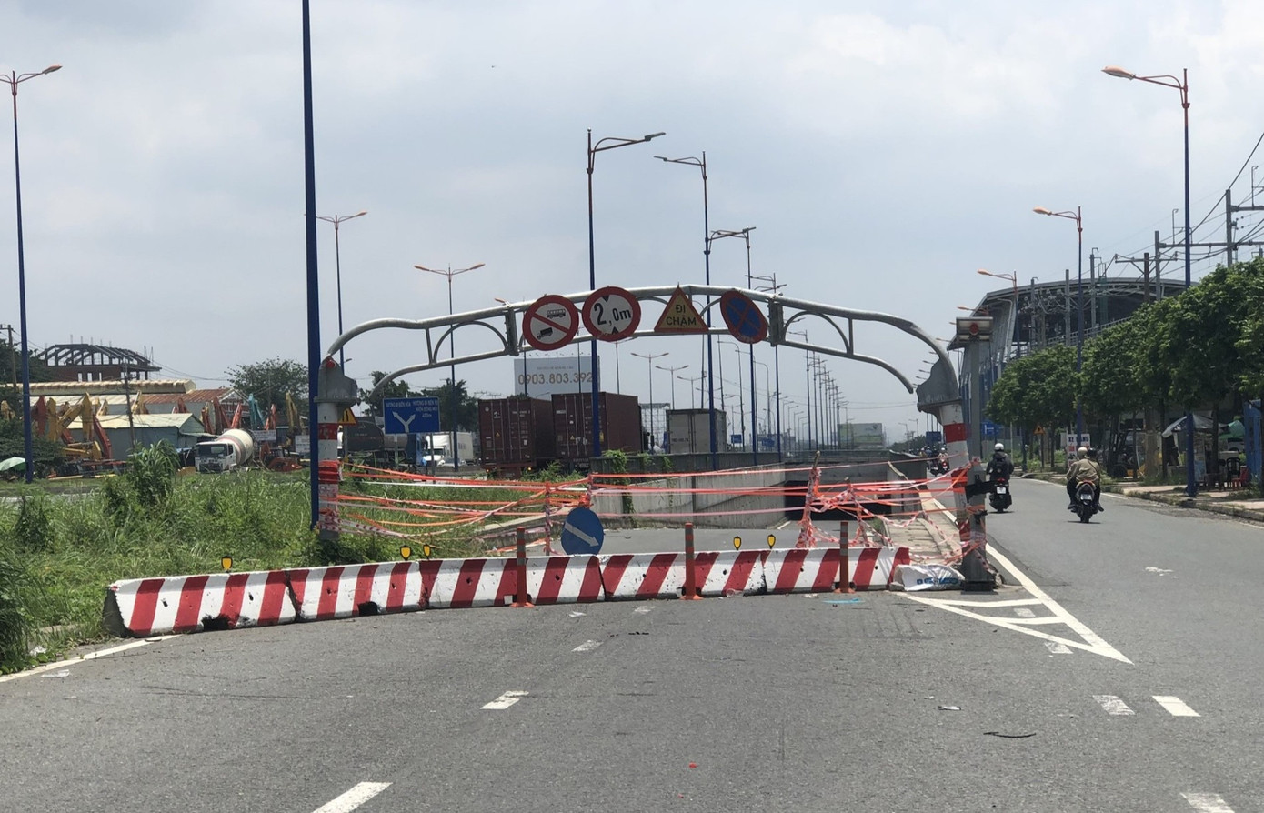 Hầm chui trước Bến xe Miền Đông mới bị phong toả. Ảnh: N.H. Hầm chui trước Bến xe Miền Đông mới bị phong toả. Ảnh: N.H.