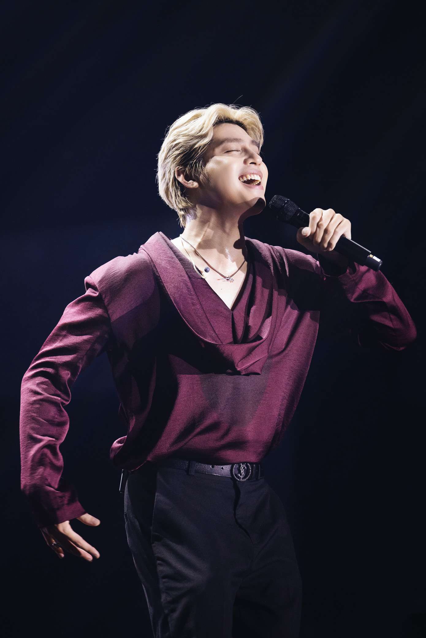 Noo Phước Thịnh mở màn với mashup gắn với tên tuổi như Lặng thầm, Mất em, Rồi ta sẽ ngắm pháo hoa cùng nhau, Từng quen, Giá như. Khán giả không ngừng cổ vũ khi nghe nam ca sĩ thể hiện loạt ca khúc hit.