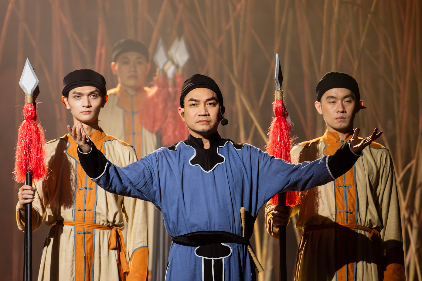 Phạm Khánh Hưng ra về sau bốn vòng công diễn. Phạm Khánh Hưng ra về sau bốn vòng công diễn.