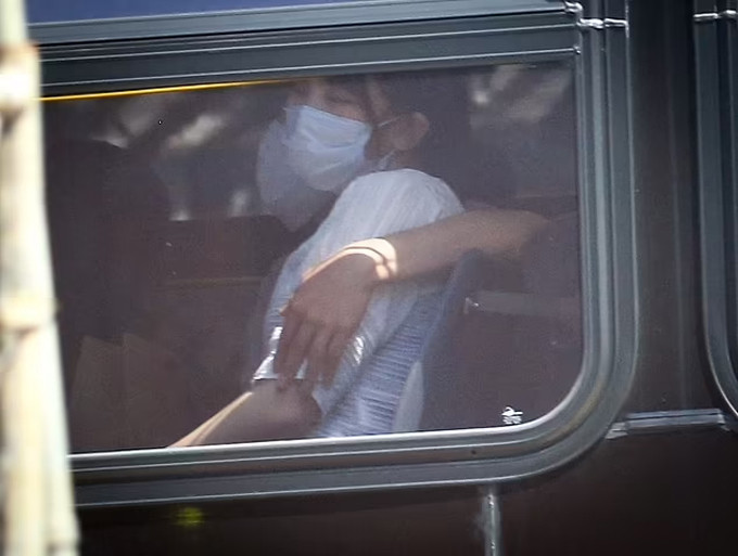 Mako tìm được yên bình sau sóng gió hai năm trước. Cô từng gây tranh cãi khi quyết định cưới chồng thường dân. Vợ chồng Mako từ chối nhận 1,3 triệu USD hồi hôn từ Trữ quân Nhật Bản vì không muốn bị chỉ trích ăn bám hoàng gia. Mako tìm được yên bình sau sóng gió hai năm trước. Cô từng gây tranh cãi khi quyết định cưới chồng thường dân. Vợ chồng Mako từ chối nhận 1,3 triệu USD hồi hôn từ Trữ quân Nhật Bản vì không muốn bị chỉ trích ăn bám hoàng gia.