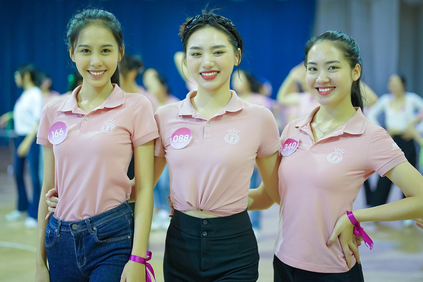 Tại phần thi Người đẹp tài năng, thí sinh Lê Nguyễn Ngọc Hằng (SBD 166) thể hiện khả năng hát, trong khi đó Đinh Khánh Hòa thể hiện khả năng nhảy múa. Ngoài việc tham gia các buổi huấn luyện của ban chuyên môn, các cô gái phải tự phân bổ thời gian tập luyện tại nhà chung để tỏa sáng ở phần thi Người đẹp tài năng.