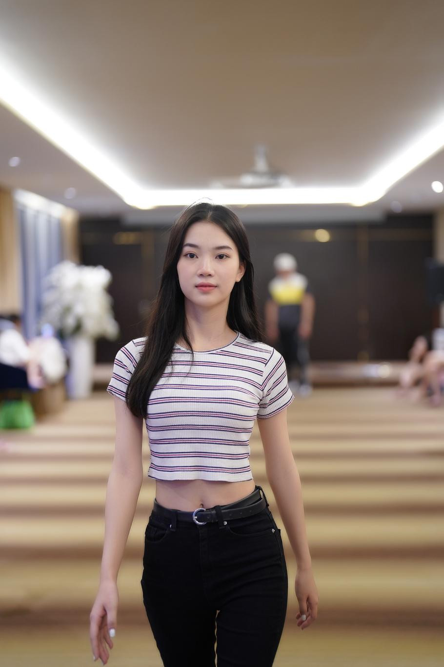 Hoàng Hương Giang là một trong những thí sinh có số đo ba vòng ấn tượng. Cô gái mang số báo danh 177 có chiều cao 1,73 m cùng số đo ba vòng 71-57-87.