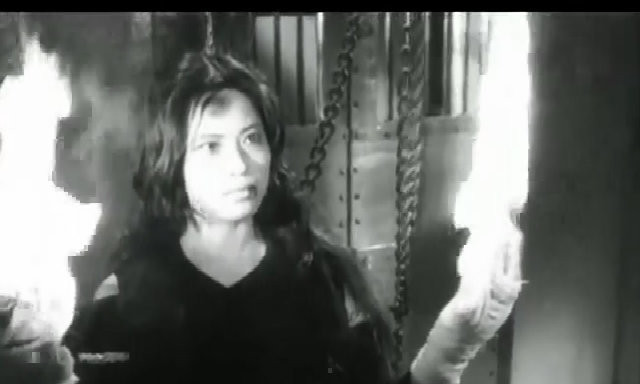 Cảnh bị đốt tay của NSND Thụy Vân trong Nổi gió để lại dấu ấn trong lòng khán giả.