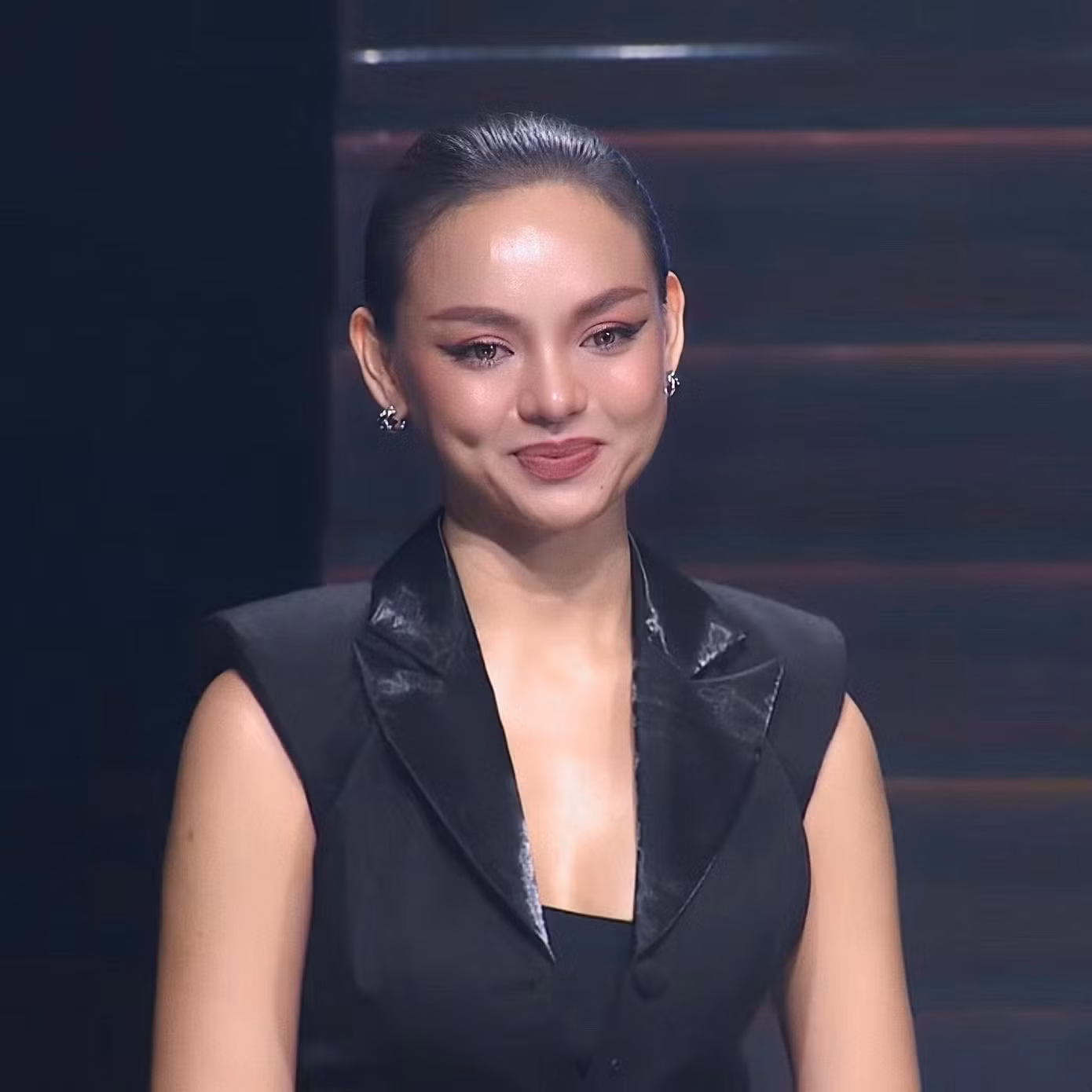 Những gương mặt quen thuộc tìm đến chương trình để hâm nóng tên tuổi. Những gương mặt quen thuộc tìm đến chương trình để hâm nóng tên tuổi.