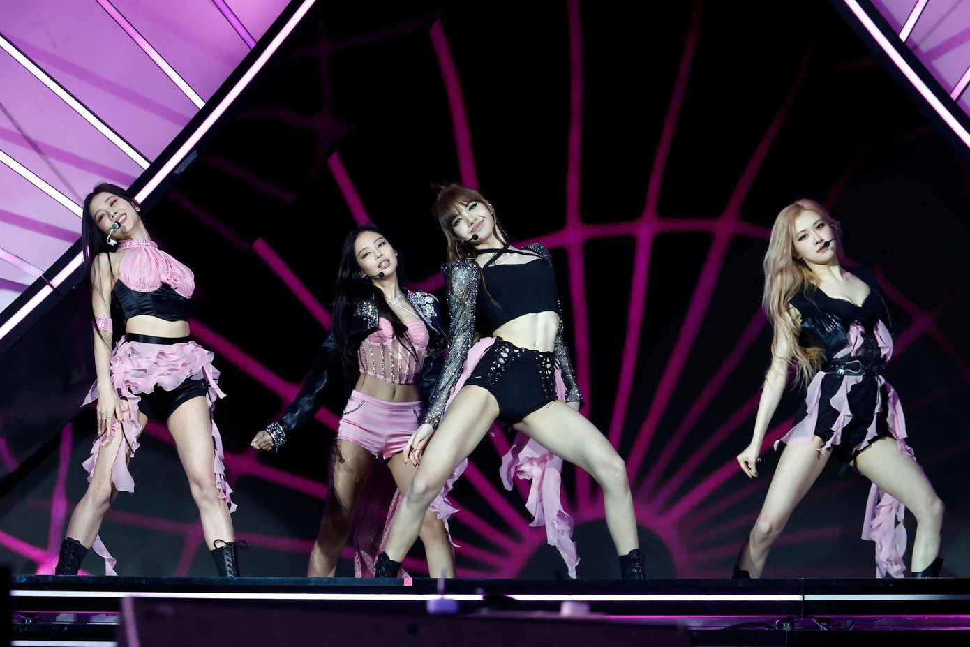 BlackPink trình diễn sung tại Coachella 2023.