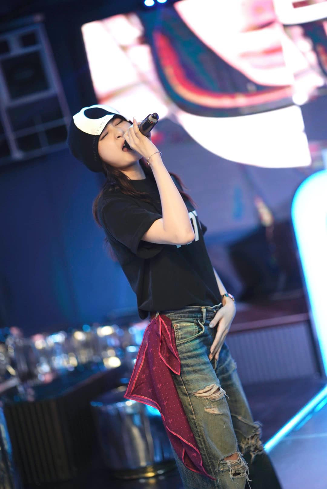 Hình ảnh gần đây của Hiền Hồ.