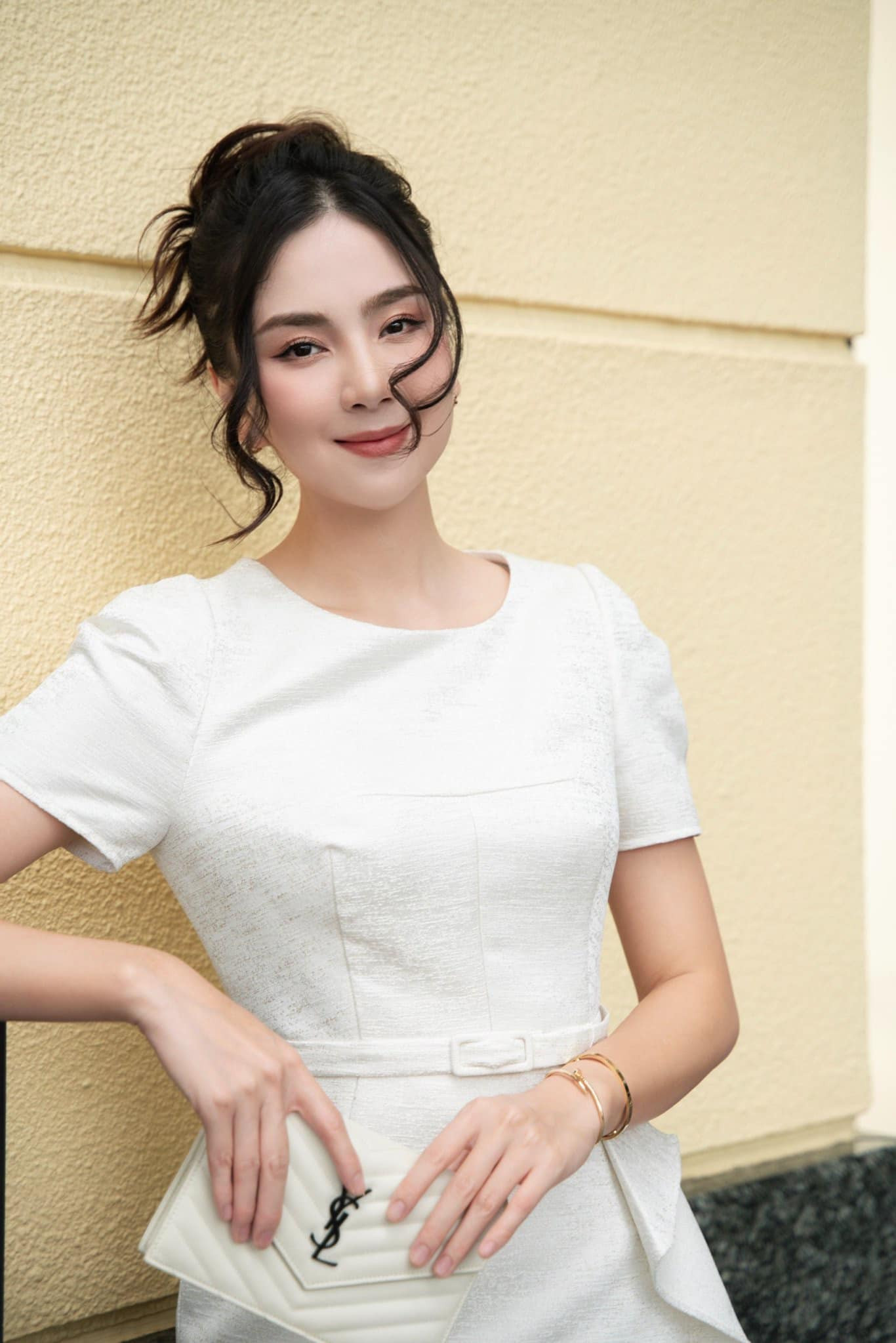 Nữ MC nói sau khi ly hôn, cô thấy vui khi nhìn lại những gì cô có đều do bản thân không ngừng nỗ lực và chăm chỉ. Mai Ngọc đồng thời gửi lời cảm ơn chồng doanh nhân vì 17 năm qua giúp cô mạnh mẽ và độc lập.