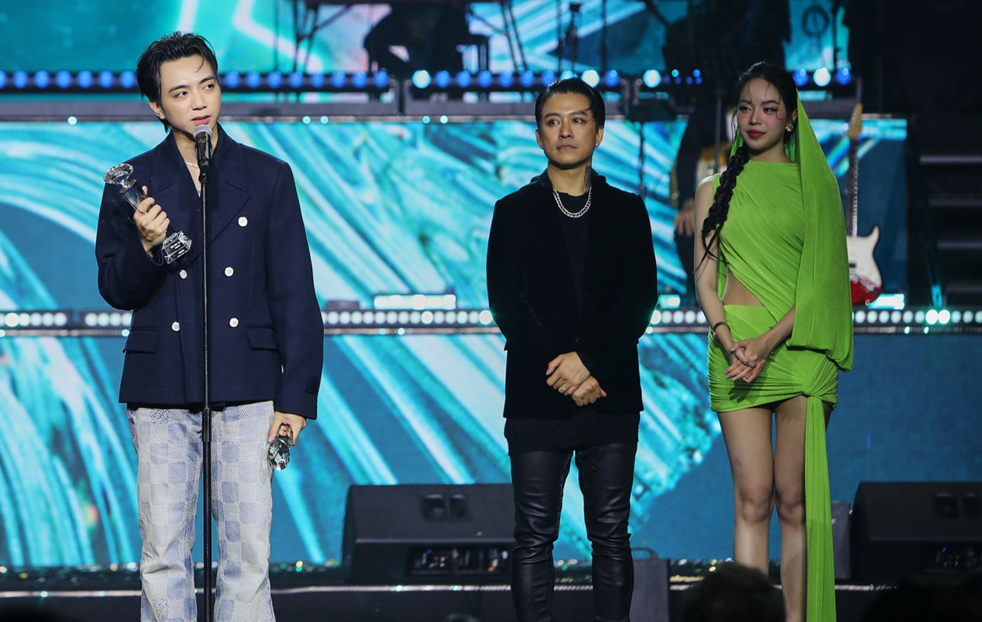 Sau một năm hoạt động mạnh mẽ với album Bật nó lên và tham gia chương trình Anh trai vượt ngàn chông gai, Soobin đã mang về một trong những giải quan trọng nhất về mặt chuyên môn là giải Album của năm và Sự kết hợp xuất sắc cùng các anh trai trong Trống cơm. Trước đó, Soobin được đề cử ở các hạng mục quan trọng như Ca sĩ đột phá, Nam ca sĩ/Rapper của năm. Sau một năm hoạt động mạnh mẽ với album Bật nó lên và tham gia chương trình Anh trai vượt ngàn chông gai, Soobin đã mang về một trong những giải quan trọng nhất về mặt chuyên môn là giải Album của năm và Sự kết hợp xuất sắc cùng các anh trai trong Trống cơm. Trước đó, Soobin được đề cử ở các hạng mục quan trọng như Ca sĩ đột phá, Nam ca sĩ/Rapper của năm.