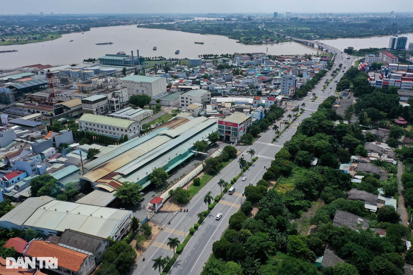 Để thực hiện đề án chuyển đổi công năng của khu công nghiệp này, UBND tỉnh Đồng Nai sẽ thực hiện di dời tất cả doanh nghiệp đang hoạt động sản xuất, kinh doanh và các hộ dân đang sinh sống tại đây. Đề án chuyển đổi KCN Biên Hòa 1 thành khu đô thị - dịch vụ - thương mại hiện đại, trung tâm hành chính - chính trị tạo điểm nhấn cho đô thị Biên Hòa; đồng thời, giảm thiểu ô nhiễm môi trường nước, bảo vệ nguồn nước sông Đồng Nai.