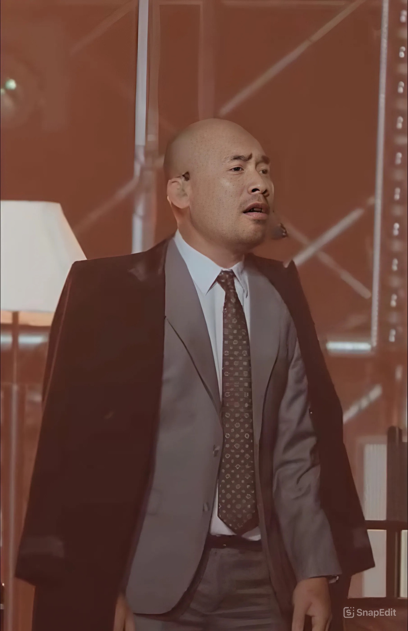 Tiến Luật tạo trend khi biểu diễn trên sân khấu Anh trai vượt ngàn chông gai. Tiến Luật tạo trend khi biểu diễn trên sân khấu Anh trai vượt ngàn chông gai.