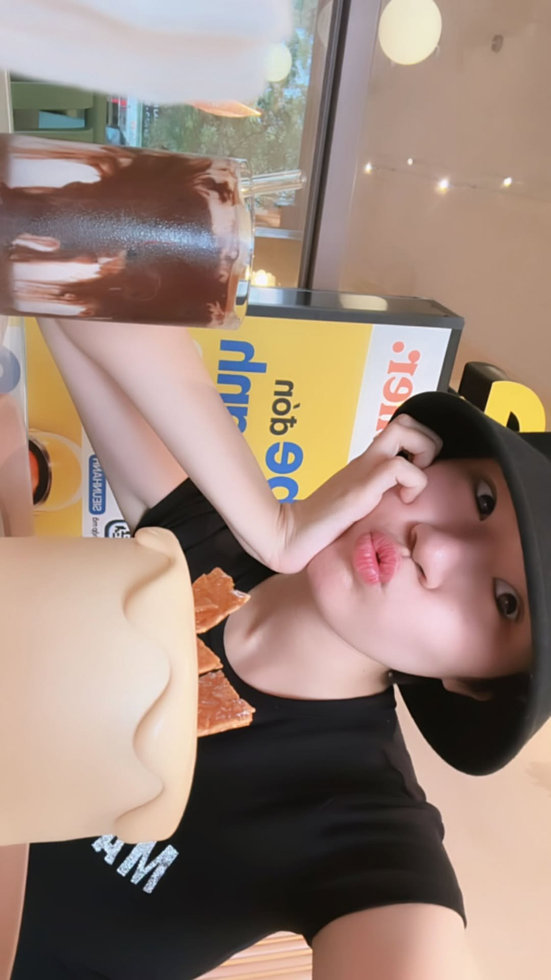 Hình ảnh được Pháo đăng trên trang cá nhân ngày 30/3.