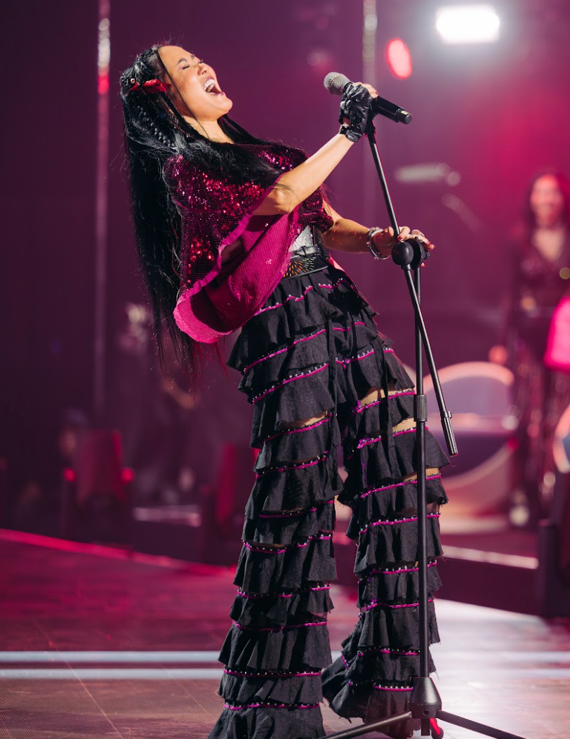 Hai diva Hồng Nhung và Mỹ Linh liên tục làm mới hình ảnh tại Chị đẹp. Hai diva Hồng Nhung và Mỹ Linh liên tục làm mới hình ảnh tại Chị đẹp.