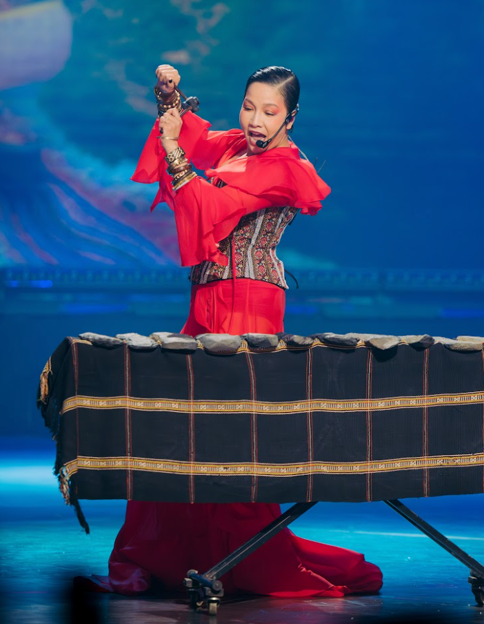 Hai diva Hồng Nhung và Mỹ Linh liên tục làm mới hình ảnh tại Chị đẹp. Hai diva Hồng Nhung và Mỹ Linh liên tục làm mới hình ảnh tại Chị đẹp.