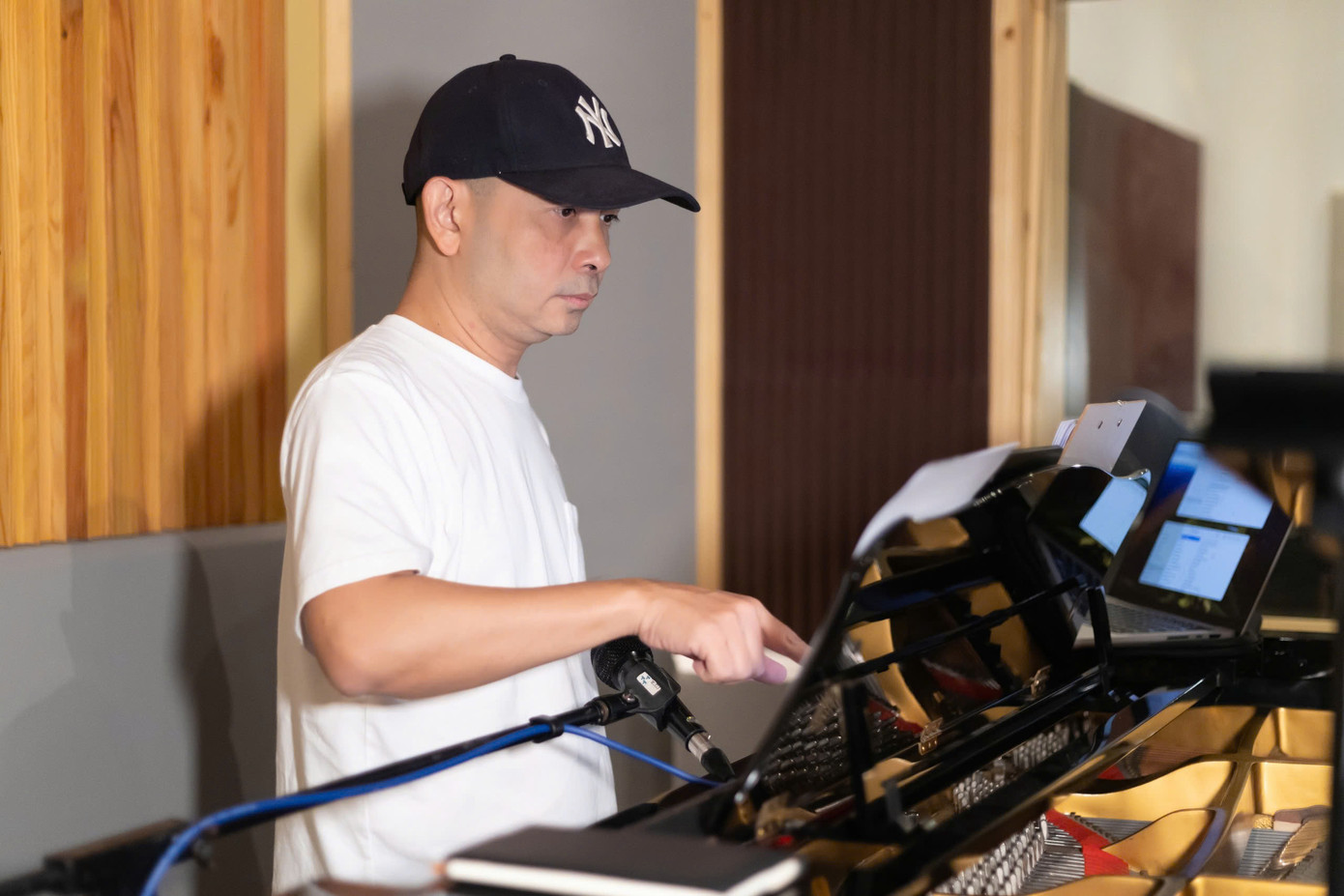 Để chuẩn bị cho live concert Có đôi lần quy tụ toàn giọng ca vocal, Đức Trí ráo riết tập luyện cùng các nghệ sĩ. Đêm nhạc của nam nhạc sĩ có mặt 9 nghệ sĩ gồm Phương Thanh, Hồ Quỳnh Hương, Hồ Ngọc Hà, Lê Hiếu, Lân Nhã, Thùy Chi, Văn Mai Hương, Trung Quân, Anh Tú và một khách mời đặc biệt. Đức Trí cho biết những ngày qua ê-kíp tập trung luyện tập, đảm bảo tiết mục diễn ra với chất lượng âm nhạc cao nhất.