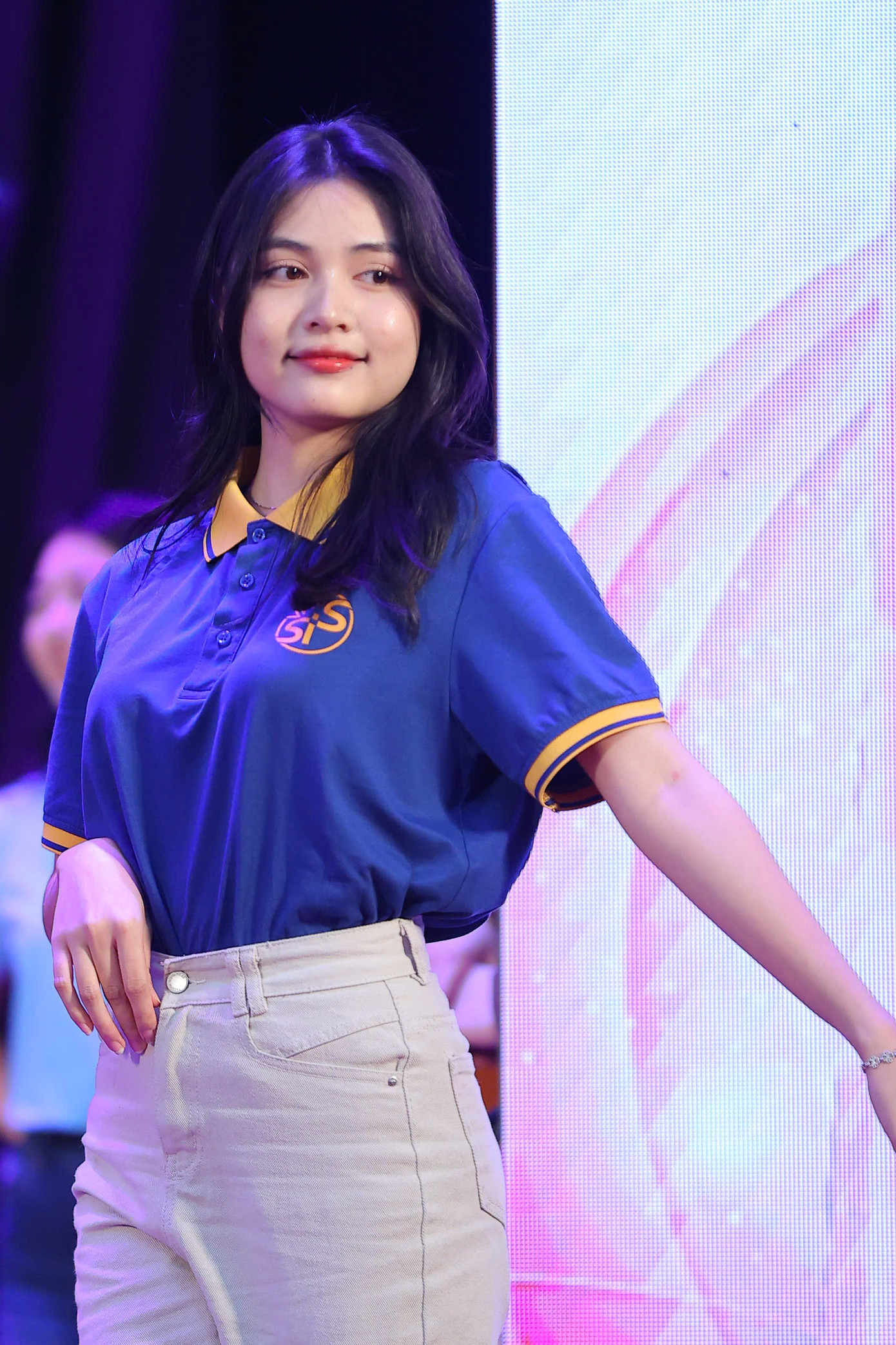 Trước sự phát biểu, tư vấn cởi mở của ban tổ chức Hoa hậu Việt Nam 2024 và các người đẹp trưởng thành từ cuộc thi như Hoa hậu Đỗ Thị Hà, Á hậu Phương Nga, người đẹp Ngọc Mai... sinh viên các đại học thoải mái hơn. Nhiều nữ sinh tự tin lên sân khấu thể hiện điểm mạnh, trước khi bước vào hành trình chinh phục vương miện cao quý.