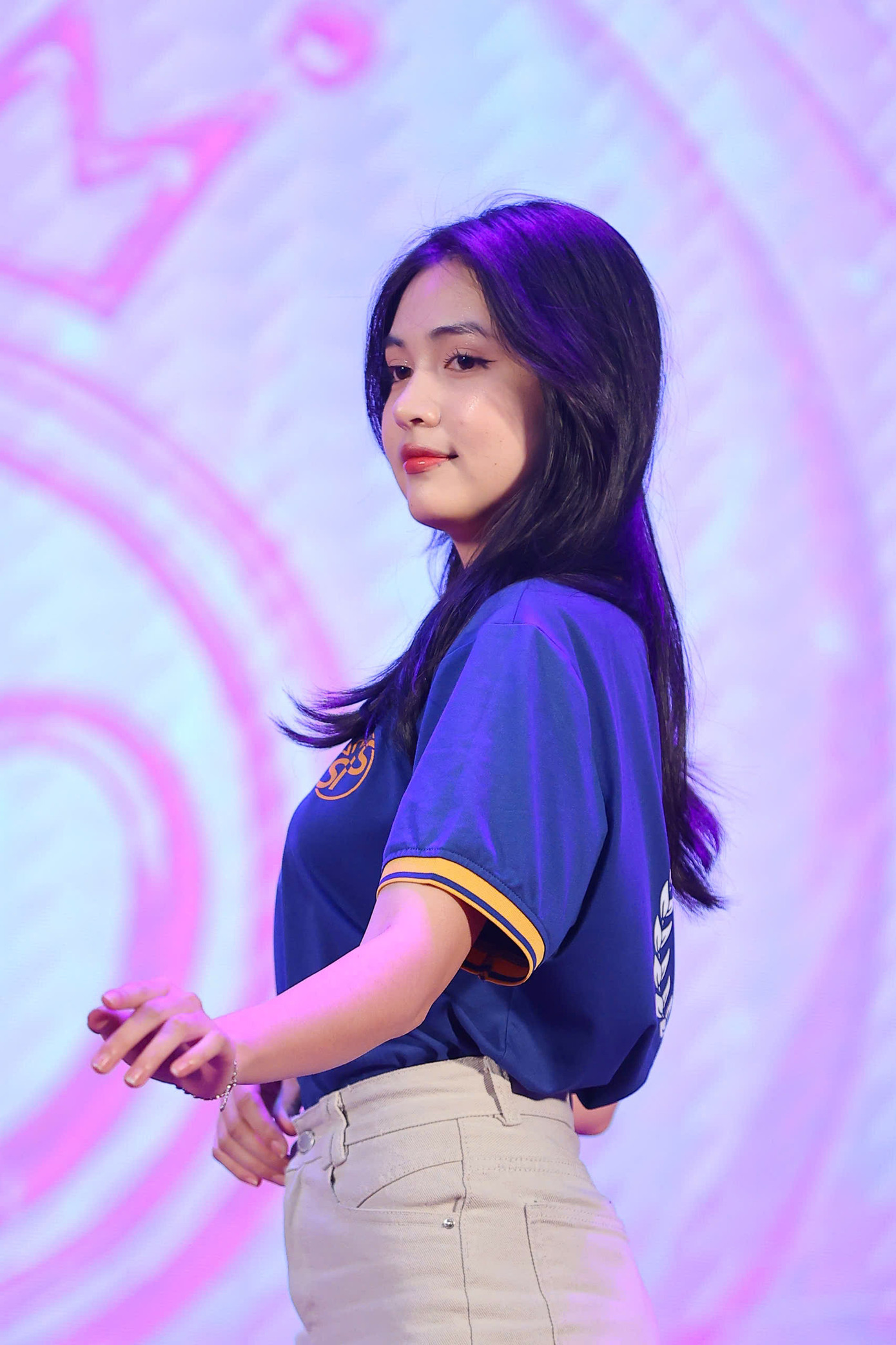 Trước sự phát biểu, tư vấn cởi mở của ban tổ chức Hoa hậu Việt Nam 2024 và các người đẹp trưởng thành từ cuộc thi như Hoa hậu Đỗ Thị Hà, Á hậu Phương Nga, người đẹp Ngọc Mai... sinh viên các đại học thoải mái hơn. Nhiều nữ sinh tự tin lên sân khấu thể hiện điểm mạnh, trước khi bước vào hành trình chinh phục vương miện cao quý.