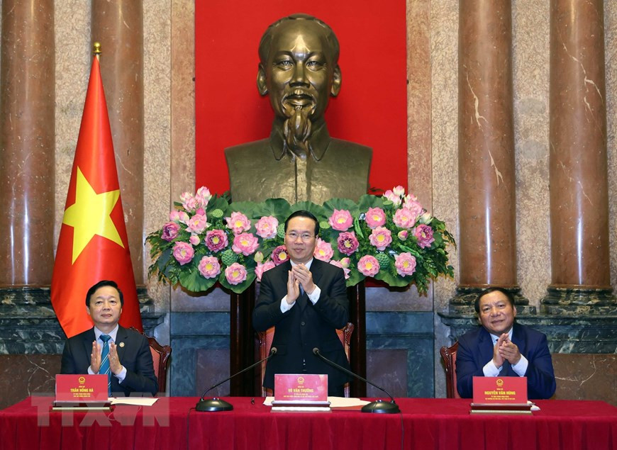 Chủ tịch nước Võ Văn Thưởng biểu dương các vận động viên và huấn luyện viên tiêu biểu của Đoàn Thể thao Việt Nam tại SEA Games 32.