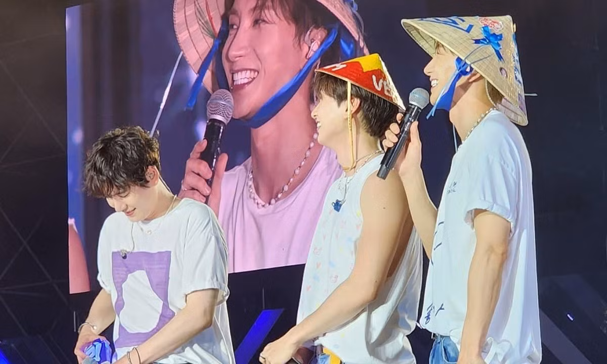 Tổng giám đốc khách sạn phục vụ Super Junior xin lỗi vì nói xấu nhóm nhạc nổi tiếng Hàn Quốc.