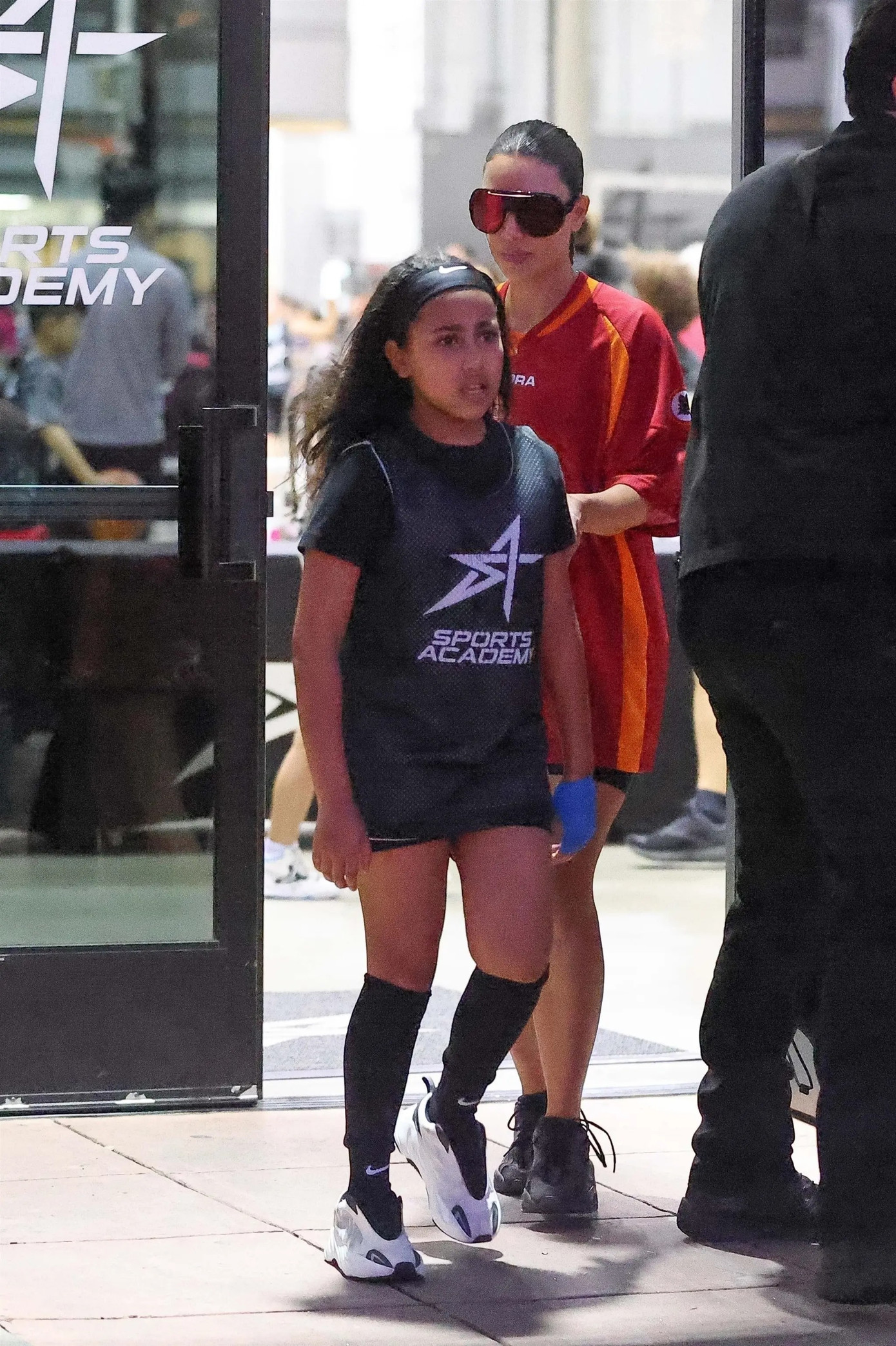 Kim Kardashian né tránh câu hỏi về Kanye West. Kim Kardashian né tránh câu hỏi về Kanye West.