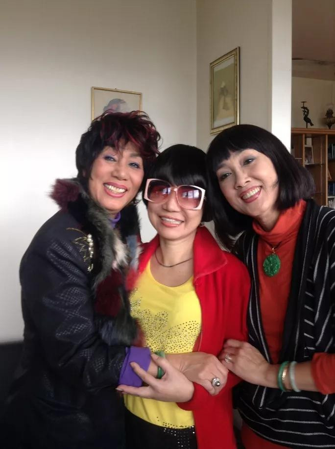 Từ trái qua: Nghệ sĩ Hà Mỹ Liên, NSƯT Thanh Kim Huệ và nghệ sĩ Hà Mỹ Xuân.