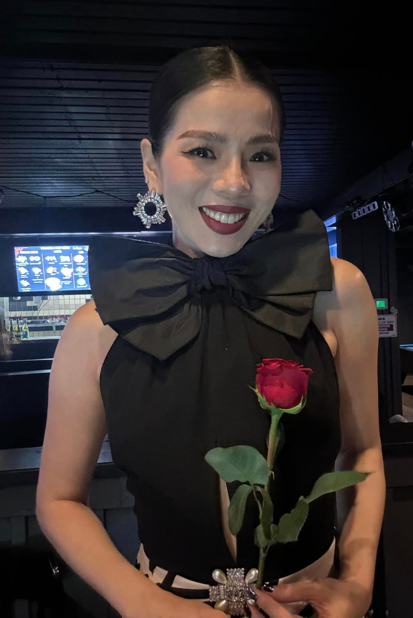 Lệ Quyên đăng ảnh tự chụp bằng camera thường. Lệ Quyên đăng ảnh tự chụp bằng camera thường.