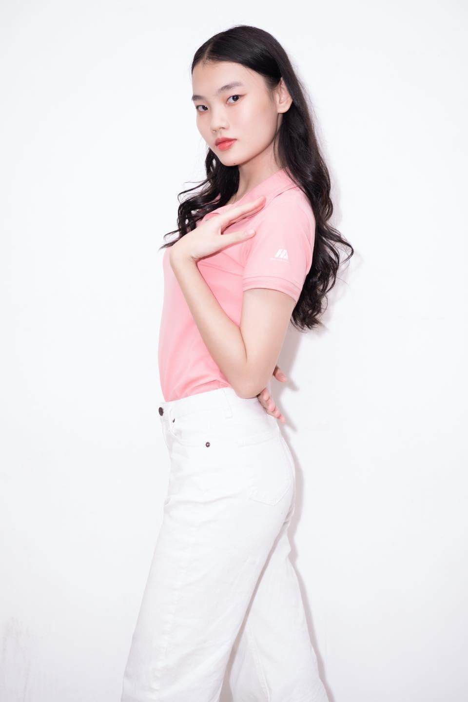 Theo huấn luyện viên Tuyết Như, cô giảng dạy thí sinh theo đúng tiêu chí ban tổ chức cuộc thi Hoa hậu Việt Nam đưa ra. “Tôi không muốn kỹ năng catwalk cản trở hành trình của các bạn. Tôi thấy nhiều bạn xinh đẹp, tài năng và tài giỏi. Đây là năm có nhiều bạn thủ khoa, học giỏi và chăm chỉ, duyên dáng. Đó sẽ là điều giúp các cô gái tỏa sáng”, Tuyết Như nói. Ảnh: SV.