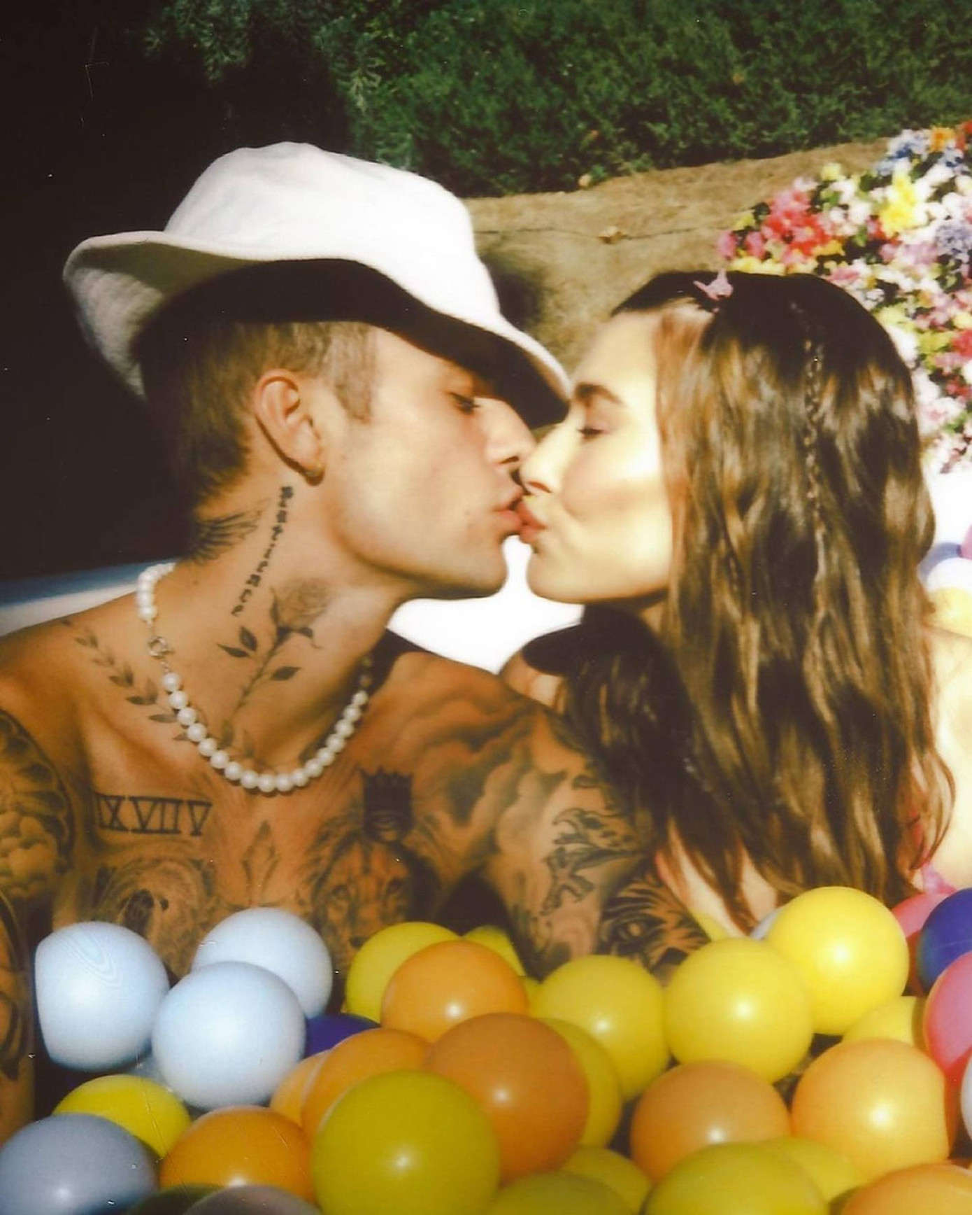 Nhà Bieber và Vương Phi - Tạ Đình Phong cũng gặp rắc rối tương tự dù sống bên nhau nhiều năm.