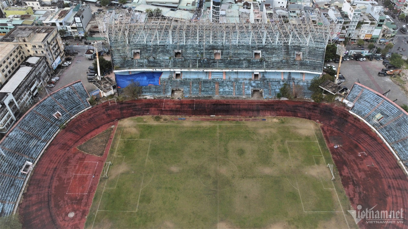 Theo ông Chương, quan điểm của TP. Đà Nẵng là lấy lại sân vận động Chi Lăng và hoàn lại số tiền mà Tập đoàn Thiên Thanh đã nộp vào ngân sách là 1.251 tỷ đồng. Tuy nhiên, tại thời điểm Đà Nẵng thương lượng với ngân hàng, xác định rõ số tiền mà Tập đoàn Thiên Thanh và ông Phạm Công Danh phải trả cho ngân hàng là 8.408 tỷ đồng, trong đó, tiền đất là 4.000 tỷ đồng, 4.408 tỷ đồng là lãi phát sinh. Với yêu cầu của Đà Nẵng và hiện trạng thực tế ông Phạm Công Danh đã vay nên hai bên không có điểm gặp nhau.