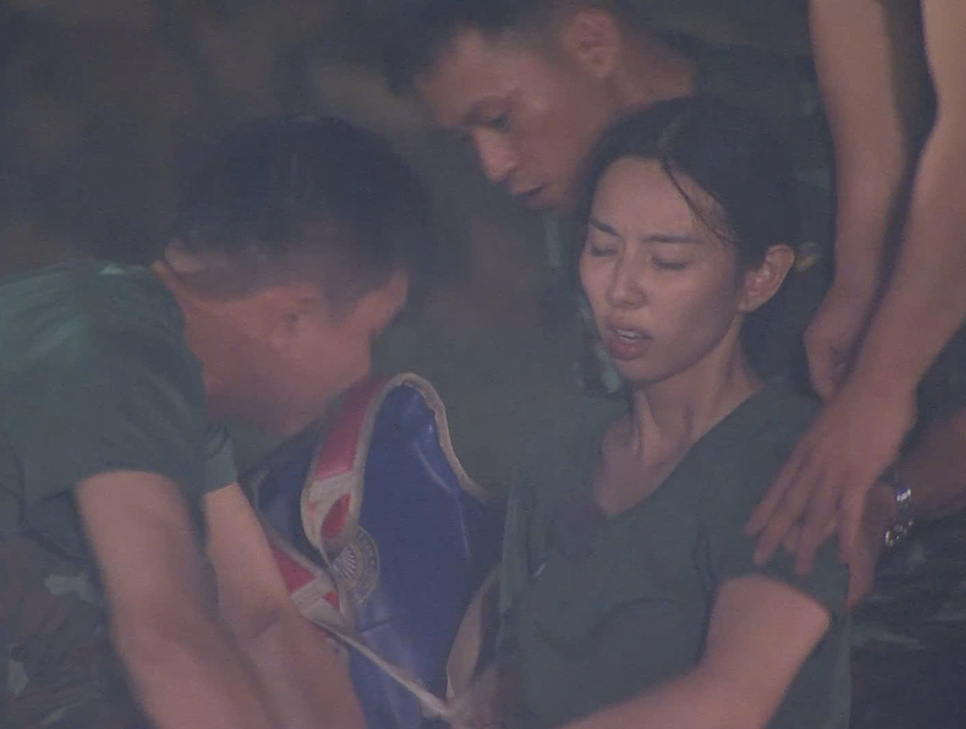 Trong tập trước, Thùy Tiên ngất xỉu vì đuối sức. Trong tập trước, Thùy Tiên ngất xỉu vì đuối sức.