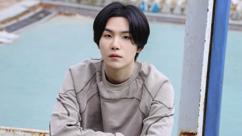 Suga bị chỉ trích vì lái xe trong tình trạng say xỉn, nói dối với cơ quan điều tra. Suga bị chỉ trích vì lái xe trong tình trạng say xỉn, nói dối với cơ quan điều tra.