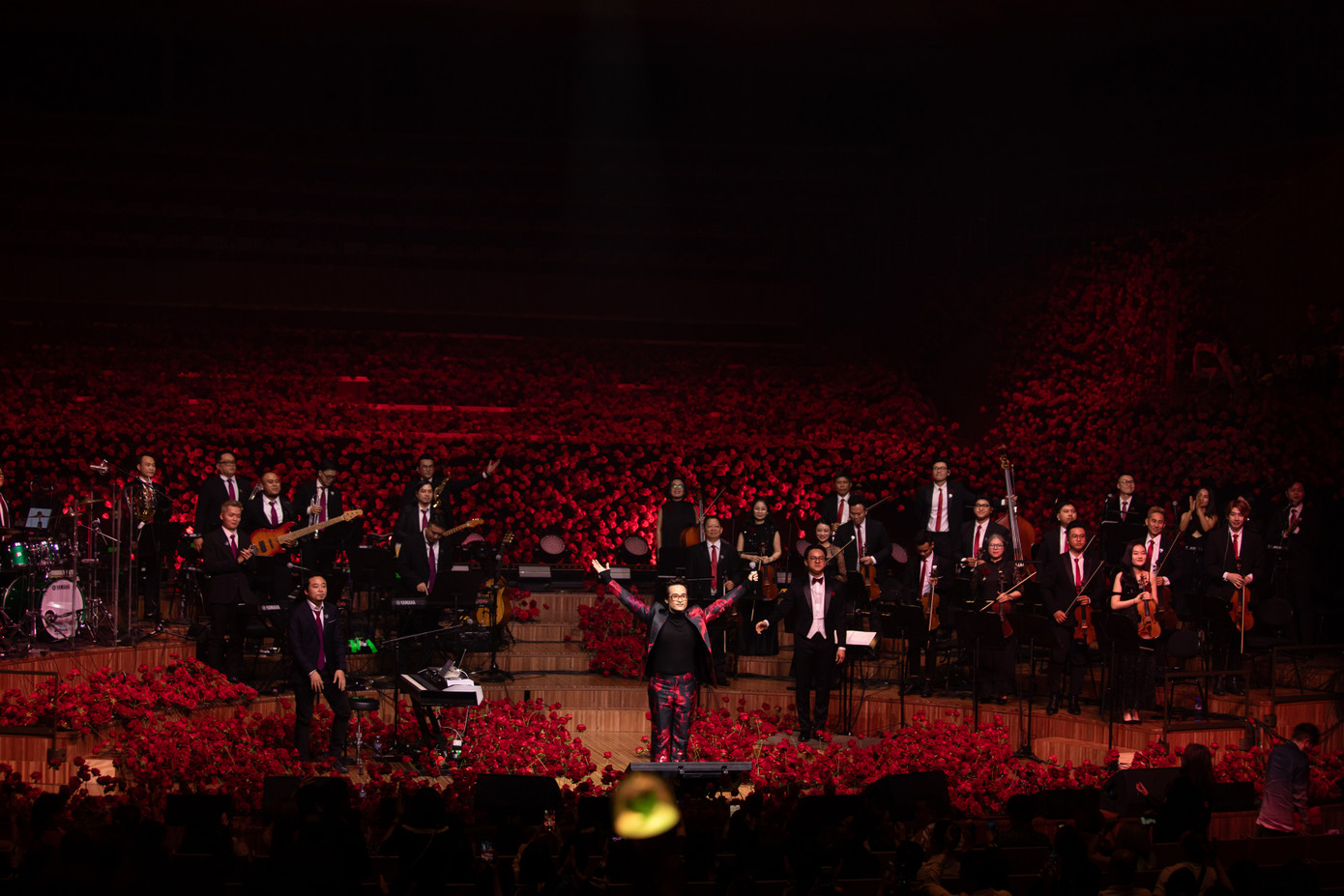 Tối 29/9, Hà Anh Tuấn tổ chức live show tại Sydney Opera House, Australia. Đêm nhạc tiếp nối thành công hai đêm diễn trước đó với chủ đề Sketch a rose của nam ca sĩ diễn ra tại Singapore. Tối 29/9, Hà Anh Tuấn tổ chức live show tại Sydney Opera House, Australia. Đêm nhạc tiếp nối thành công hai đêm diễn trước đó với chủ đề Sketch a rose của nam ca sĩ diễn ra tại Singapore.