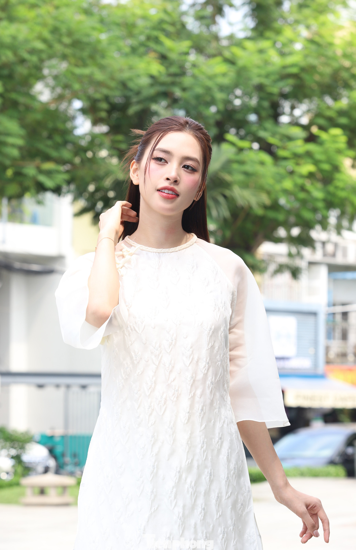 Tiểu Vy nói điều cô tự hào nhất là bản thân giữ được lời hứa với chính mình từ năm 18 tuổi. &quot;Lúc mới đăng quang, tôi hứa thực hiện sứ mệnh, lan tỏa giá trị cộng đồng. Thực sự ban đầu, tôi không biết những điều đó có ý nghĩa gì, nhưng sau nhiều năm, tôi đã hiểu và làm được nhiều điều có ích, hướng đến người già và trẻ em có hoàn cảnh khó khăn&quot;, Tiểu Vy chia sẻ thêm.