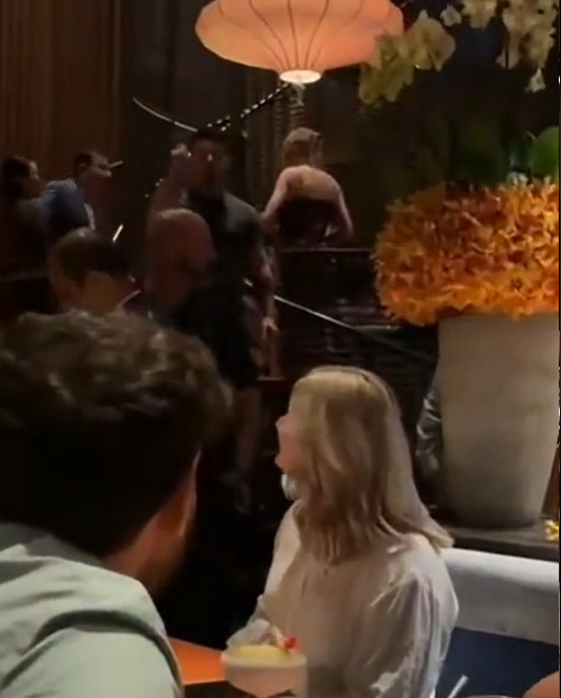 Vệ sĩ cảnh báo người quay clip Taylor Swift.