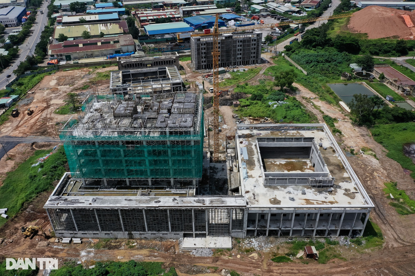 Trụ sở Công an tỉnh Đồng Nai đang xây dựng tại KCN Biên Hòa 1. Đây là cơ quan hành chính thứ 2 xây dựng tại trung tâm hành chính - chính trị mới của tỉnh Đồng Nai sau trụ sở làm việc của Cục thuế tỉnh Đồng Nai. Từ năm 2024, nhiều trụ sở làm việc của các sở, ban ngành sẽ lần lượt xây dựng tại đây khi các xưởng, nhà máy di dời đi.