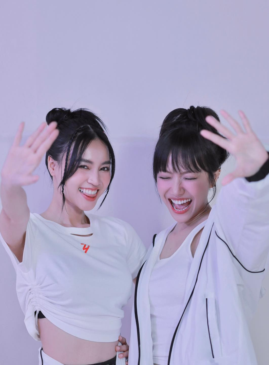 Lan Ngọc và Diệu Nhi không nằm trong top 10 chị đẹp được yêu thích.