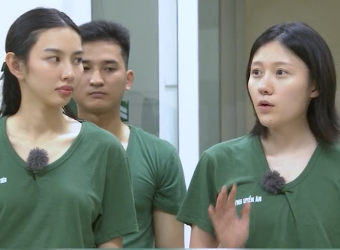 Khán giả cho rằng Uyển Ân có thái độ không tốt tại Sao nhập ngũ. Khán giả cho rằng Uyển Ân có thái độ không tốt tại Sao nhập ngũ.