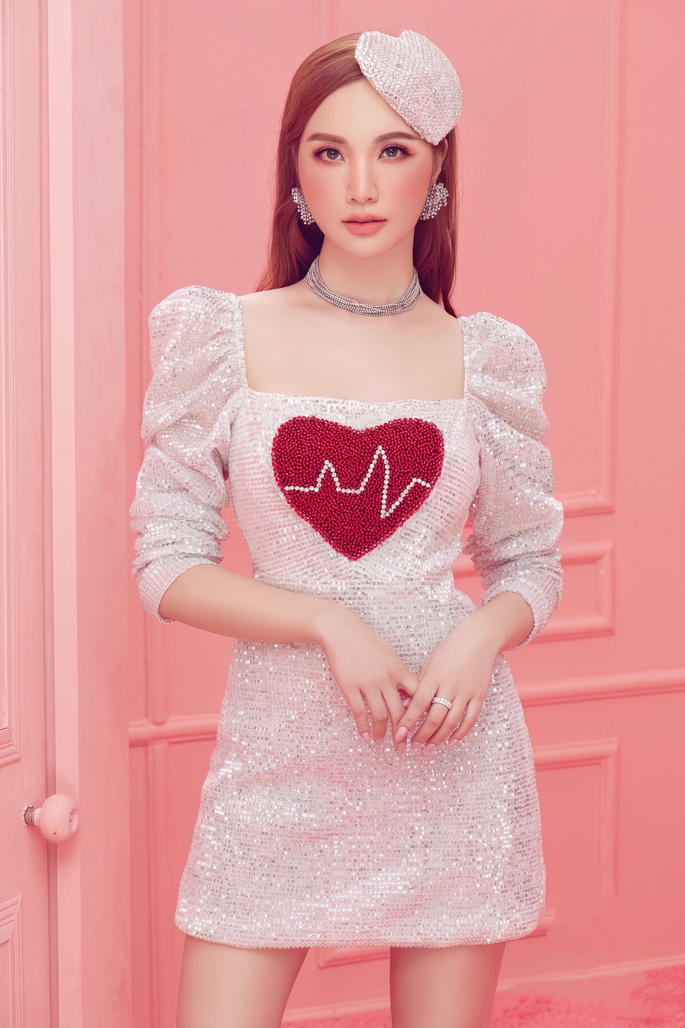 Hot girl Hà Thành đời đầu được kỳ vọng sau thành công của Huyền Baby (cùng là cựu thành viên nhóm nhạc B.Sily) ở mùa một. Sau nhiều năm tạm ngừng hoạt động nghệ thuật, tập trung cho gia đình, cô muốn trở lại để tìm cơ hội mới. Hot girl Hà Thành đời đầu được kỳ vọng sau thành công của Huyền Baby (cùng là cựu thành viên nhóm nhạc B.Sily) ở mùa một. Sau nhiều năm tạm ngừng hoạt động nghệ thuật, tập trung cho gia đình, cô muốn trở lại để tìm cơ hội mới.