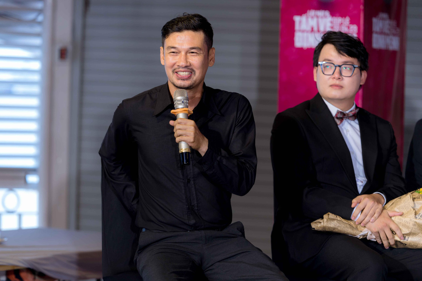 Dàn diễn viên có mặt tại buổi họp báo ra mắt phim Lật mặt 6. Ảnh: NSX.