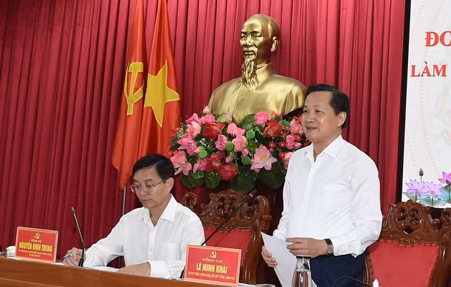 Đồng chí Lê Minh Khái phát biểu tại buổi làm việc. Ảnh VGP/Trần Mạnh.