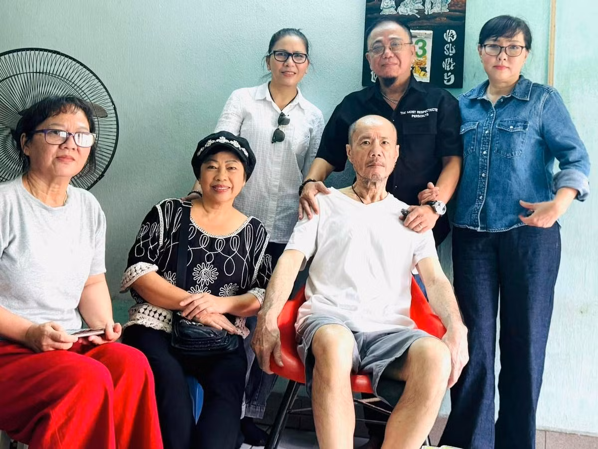 Ca sĩ Tô Thanh Phương nằm một chỗ, sức khỏe yếu và không thể nói chuyện.