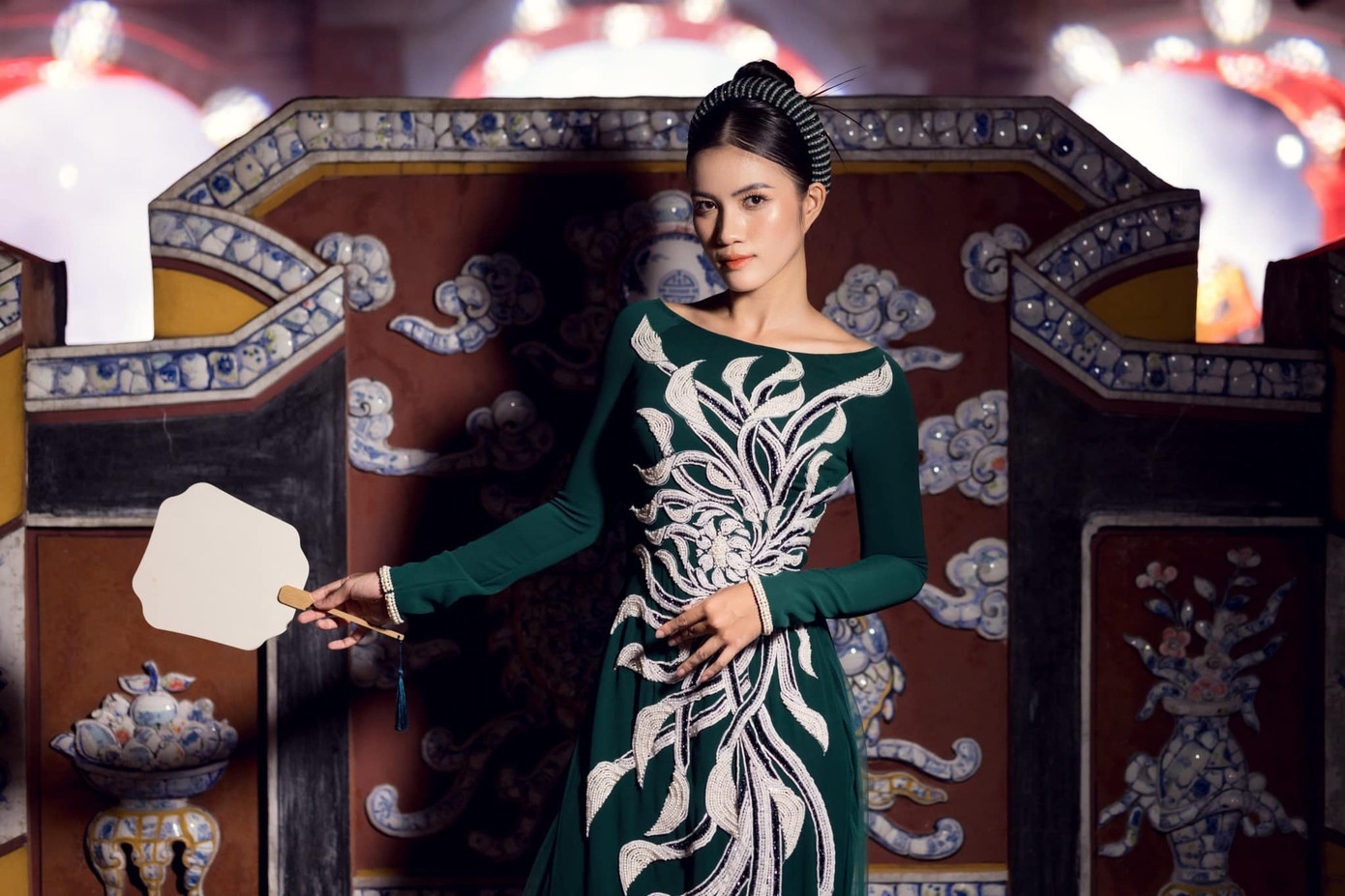 Á hậu Minh Nhàn nói gia đình cô nhìn vào mặt tích cực để sống chung với lũ.