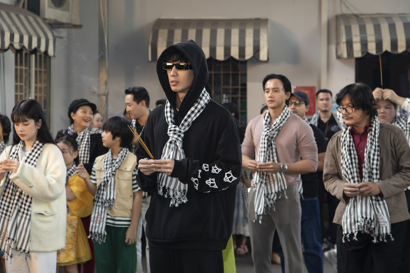 Ngoài ba diễn viên quan trọng là Trấn Thành, Mai Tài Phến, Hạo Khang, phim còn có sự góp mặt của nhiều diễn viên được chú ý hiện nay là Hứa Vĩ Văn, Tuấn Trần, Tuyền Mập, NSƯT Công Ninh, Kiều Trinh...