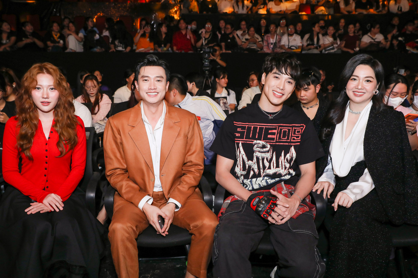 Uyển Ân, Quốc Trường, Quốc Thuận và Lê Khánh (từ trái sang) đóng chính trong Chị ngã em nâng. NSND Tạ Minh Tâm vắng mặt tại buổi công bố dự án điện ảnh. Uyển Ân, Quốc Trường, Quốc Thuận và Lê Khánh (từ trái sang) đóng chính trong Chị ngã em nâng. NSND Tạ Minh Tâm vắng mặt tại buổi công bố dự án điện ảnh.