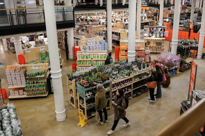 Các nhà kinh tế lo ngại giá cả thị trường tăng sau khi chính sách thuế của ông Trump có hiệu lực ngày 2/4. Các nhà kinh tế lo ngại giá cả thị trường tăng sau khi chính sách thuế của ông Trump có hiệu lực ngày 2/4.