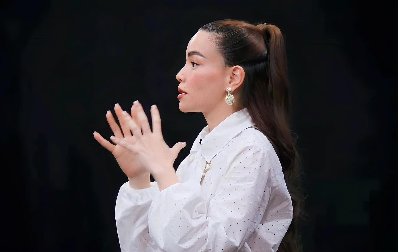 Show đánh dấu sự trở lại game show của Hồ Ngọc Hà, Thanh Hằng sau nhiều năm vắng bóng ghế nóng. Show đánh dấu sự trở lại game show của Hồ Ngọc Hà, Thanh Hằng sau nhiều năm vắng bóng ghế nóng.