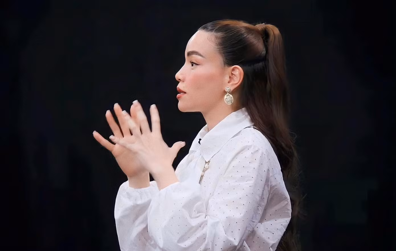 Show đánh dấu sự trở lại game show của Hồ Ngọc Hà, Thanh Hằng sau nhiều năm vắng bóng ghế nóng. Show đánh dấu sự trở lại game show của Hồ Ngọc Hà, Thanh Hằng sau nhiều năm vắng bóng ghế nóng.