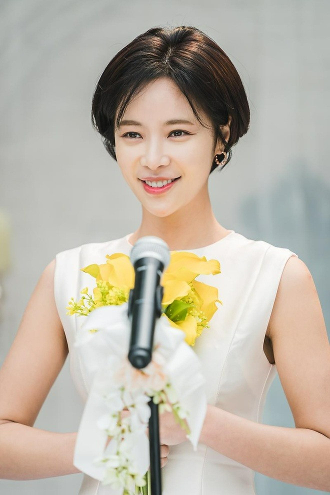 Diễn viên Hwang Jung Eum và cầu thủ bóng rổ Kim Jong Kyu.