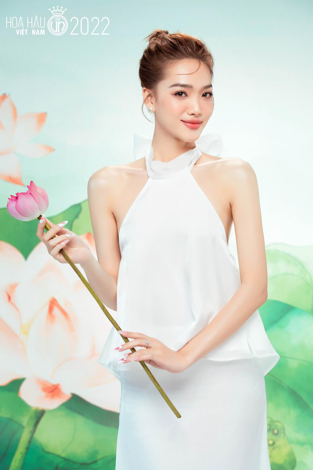 Phan Thị Sen hiện theo học tại ĐH Mở TP.HCM ngành Tài chính Ngân hàng. Cô gái mang số báo danh 066 có điểm mạnh là thân hình thon gọn cùng số đo ba vòng 75-60-90.