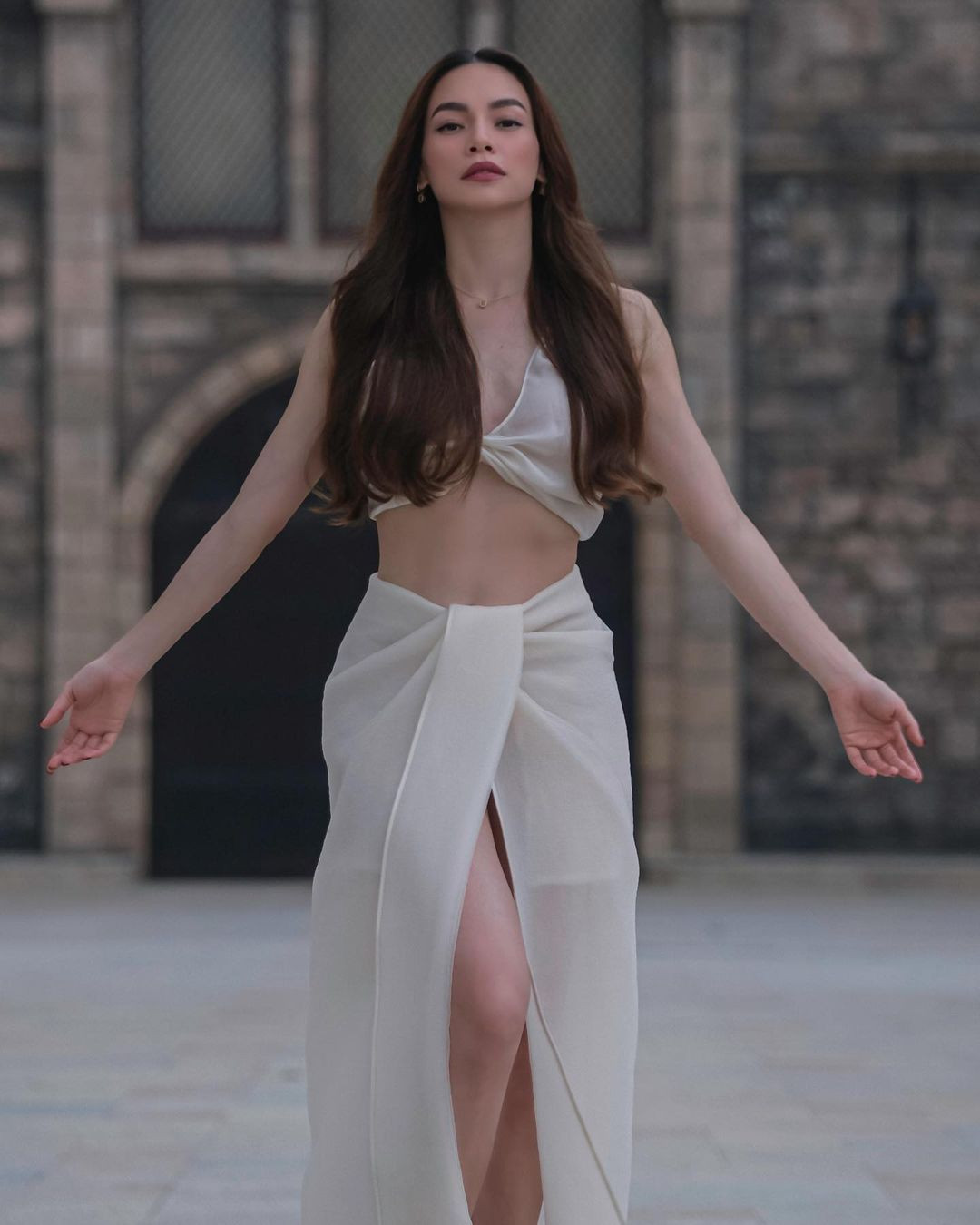 Vóc dáng của bà mẹ ba con Hồ Ngọc Hà được nhiều người khen ngợi khi diện trang phục áo ngắn.