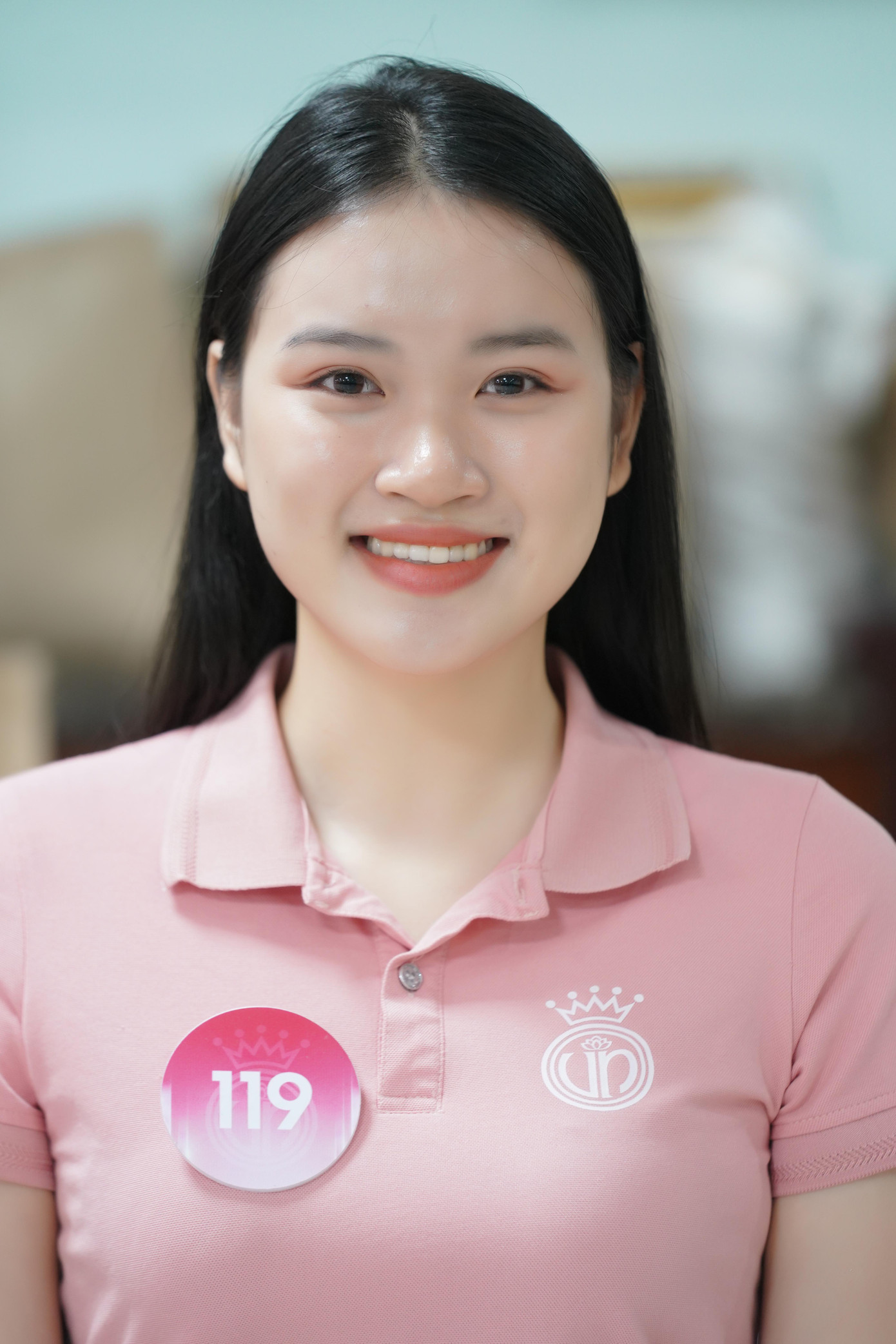 Chuyên gia Khuất Ánh Tuyết phủ nhận thí sinh Hoa hậu Việt Nam có nụ cười công nghiệp. Mỗi người đều có màu sắc, cá tính và nét đẹp riêng nên tỏa sáng theo cách riêng. Trong ảnh là Phương Trinh (SBD 119) và Nguyễn Ngọc Tường Vy (SBD 335). Chuyên gia Khuất Ánh Tuyết phủ nhận thí sinh Hoa hậu Việt Nam có nụ cười công nghiệp. Mỗi người đều có màu sắc, cá tính và nét đẹp riêng nên tỏa sáng theo cách riêng. Trong ảnh là Phương Trinh (SBD 119) và Nguyễn Ngọc Tường Vy (SBD 335).